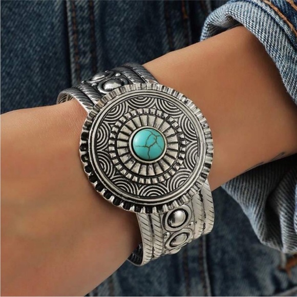 New! Urban Outfitters Turquoise Silver Boho Western Cuff Bracelet NWOT - Picture 1 of 2